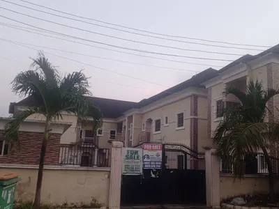 5 Units of 3bed, 1 Unit of 4bed and 1 Unit of Detached House