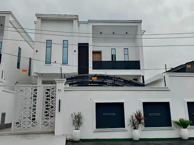 Luxury Built 5 Bedroom Detached Duplex with BQ