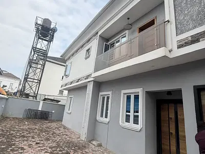 Beautiful Spacious Well Maintained 3 Bedrooms Apartment Available.