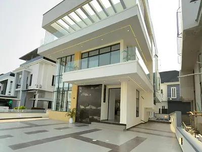 Luxury 5 Bedroom Fully Detached Duplex