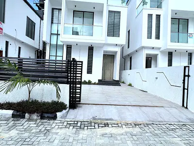 Stunningly Finished Luxury 5 Bed Fully Detached Duplex