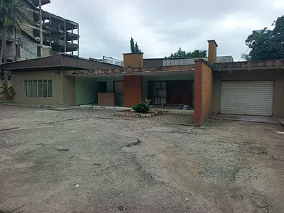 Building 5 Bedroom Bungalow with 3 BQS