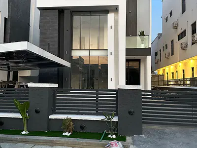 Luxury 5 Bedroom Duplex Fully Detached