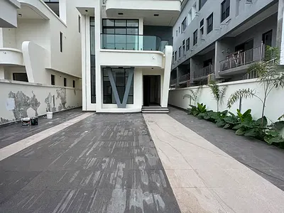Exquisite 5 Bedroom Luxury Detached Duplex