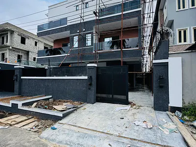 Beautiful 4 Bedroom Semi Detached Duplex with BQ.