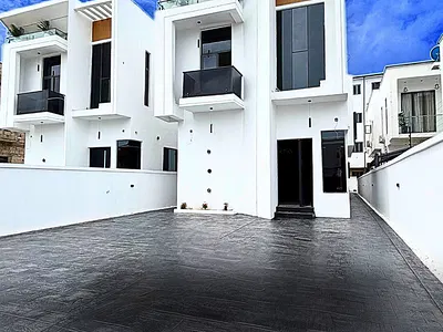 5 Bedroom Detached Duplex