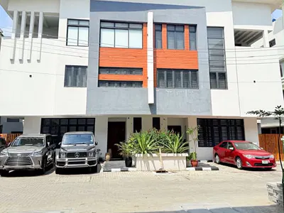 Luxury 5bedrooms Terraced Duplex with a BQ