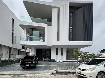 Luxury 5 Bedroom Home