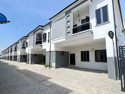 4 Bedroom Duplex Terrace Very Spacious Fully Serviced with Gym Pool