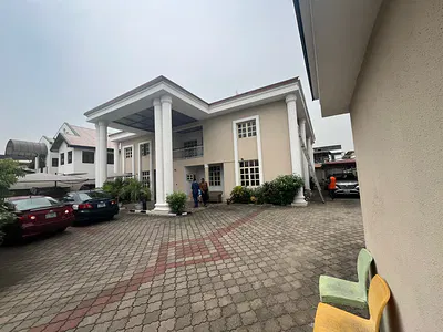 5 Bedrooms Detached Duplex for Commercial Purposes