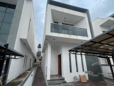 5 Bedrooms Detached Duplex