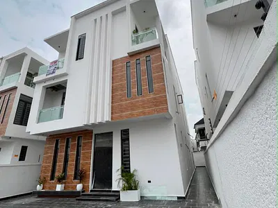 5 Bedrooms Detached Duplex