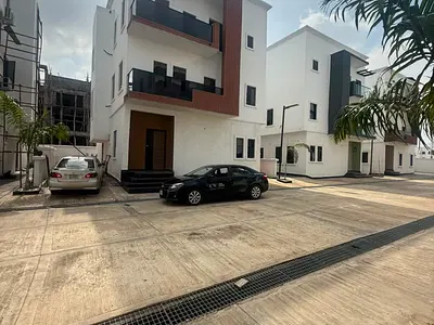 5 Bedroom Detached Duplex