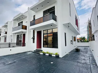 4 Bedrooms Detached Duplex