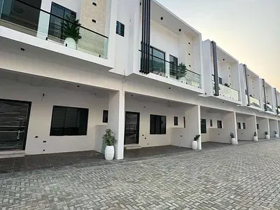 Newly Built & Sparkling 4bed Duplex