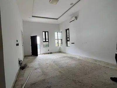 Spacious Master Bedroom Upstairs Serviced