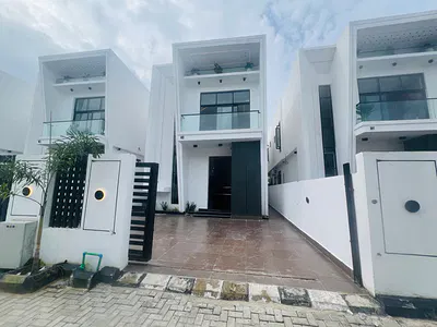 4 Bedroom Fully Detached Duplex with Swimming Pool