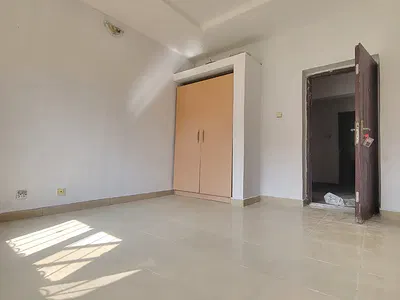 Luxury Beautiful and Massive Shared Apartment Upstairs Sharing Kitchen