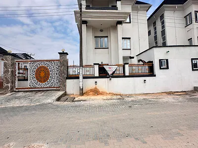 3units of 3bedroom. Apartment