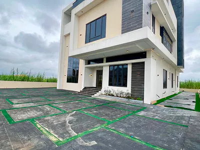 Exquisitely Carved 6 Bedroom Fantastic Home with Swimming Pool, Cinema