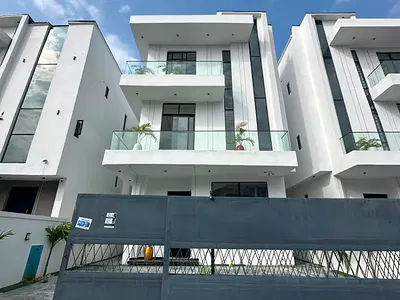 Pleasant 5 Bedroom Fully Detached Duplex with BQ