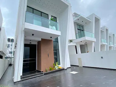 Amazing 5 Bedroom Fully Detached Duplex with BQ - Pool