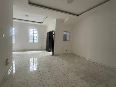 Spacious 3 Bedroom Ground Flat
