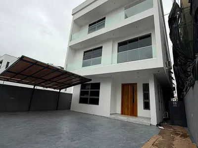 Contemporary 5 Bedroom Fully Detached Duplex