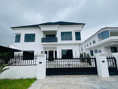 Quintessential & Affordable 5 Bedroom Fully Detached Duplex with 2 Roo