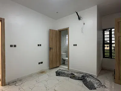 Luxurious 4 Bedroom Terrace