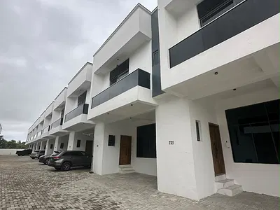 Luxurious 4 Bedroom Terrace