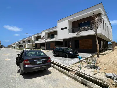 Beautiful 5 Bedrooms Duplex with a Pool and a BQ