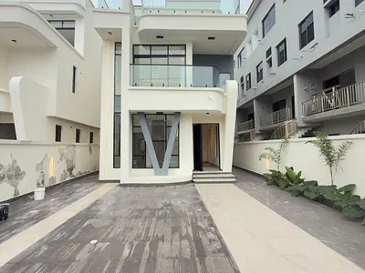 Newly Built 5 Bedroom Duplex with a BQ, Pool, Cinema