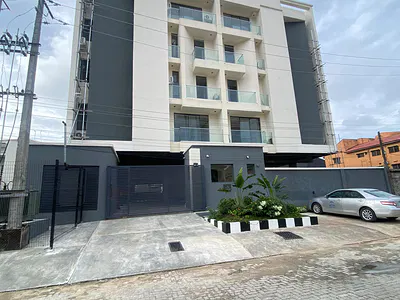 Stunning 3 Bedrooms Apartment with a Pool, Elevator