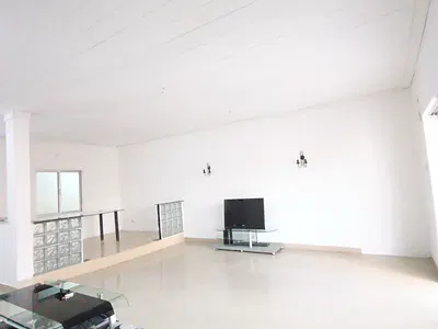 Smart Spacious 1 Bedroom (Single Room) Shared Upstairs