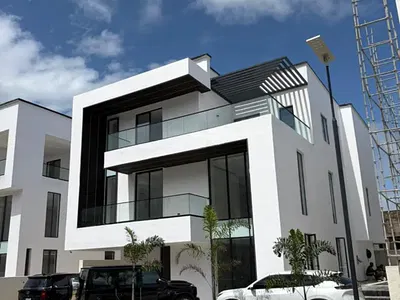 6 Bedroom Detached House with Ev