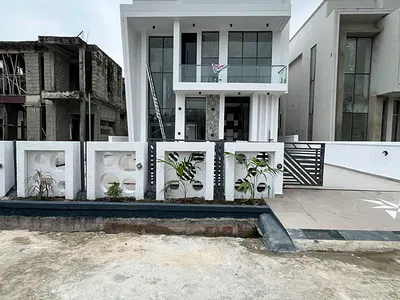 Splendor Brand-New Contemporary 5-Bedroom Fully Detached Duplex