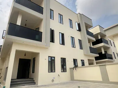 5 Bedrooms Semi-Detached Duplex