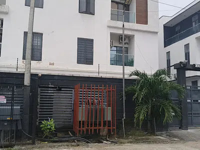 Distress, Luxury Finished 2bedroom Flat with Premium Finishing