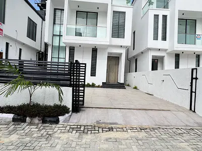 Stunningly Finished Luxury 5 Bedroom Fully Detached Duplex with Swimming Pool
