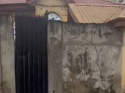 A Demolishable Building on a Land Measuring *30"FT by 100