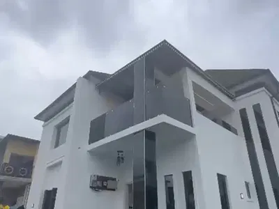 Exquisite New Spacious 4 Bedroom Duplex
