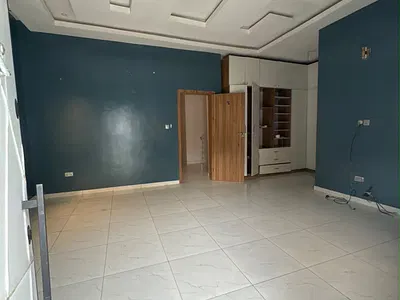 Luxurious Spacious Master Bedroom Flat