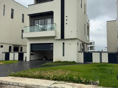 Aesthetically Pleasing 5 Bedrooms Duplex with a BQ