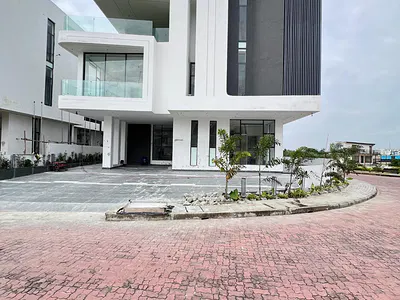Exquisite 6 Bedroom Detached Duplex with Cinema
