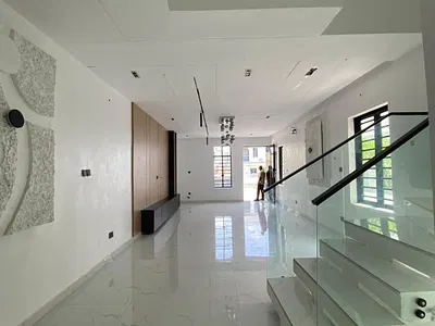 Lovely 5 Bedroom Duplex with a BQ,
