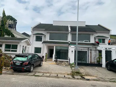 Commercial 5 Bedroom with BQ Ample Parking