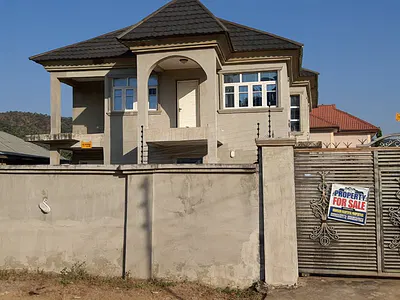 Exquisitely Built 4 Bedrooms Detached Duplex