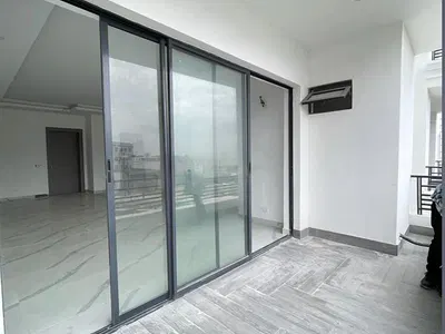 New 2 Bedroom Flat with BQ