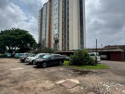 Spacious Lovely 3 Bedroom Apartment with Elevator, Playcourt, Pool